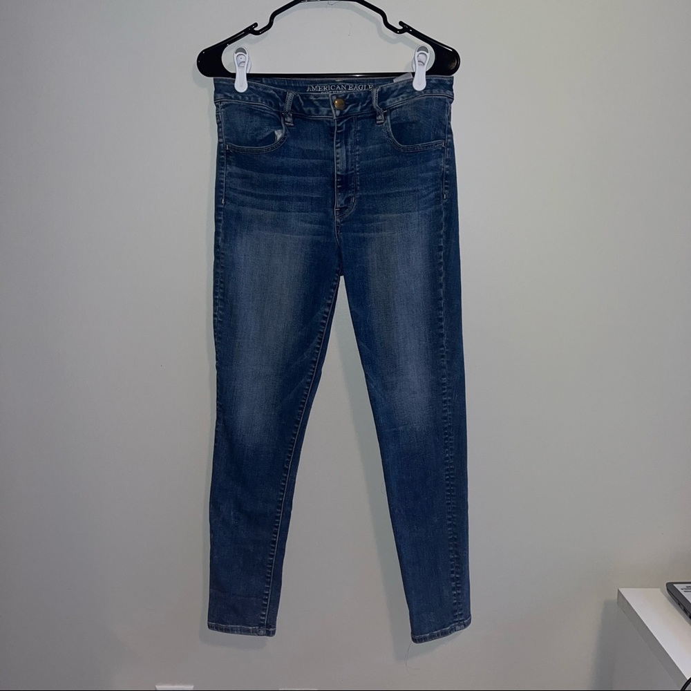 High Wasted American Eagle Outfitters Medium Wash Jeans